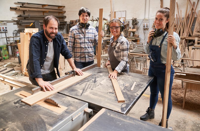 Lehrsituation in einer Holzwerkstatt